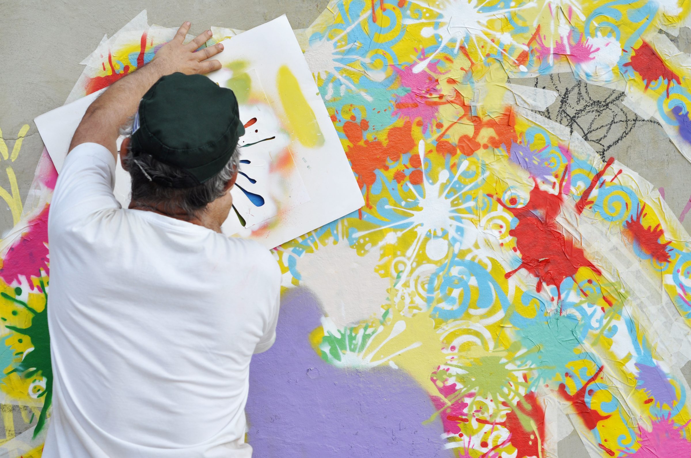 São Paulo foi tomada por uma exposição de grafite com mais de 90 pinturas na praça Roosevelt.