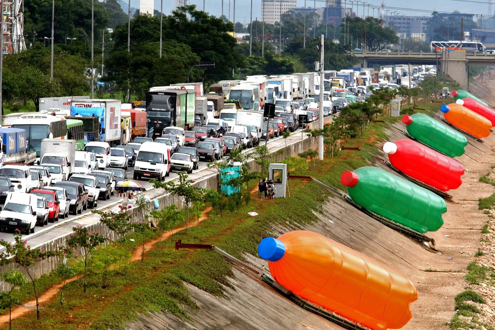 Intervenção urbana PETS de Eduardo Srur com produção da Attack Intervenções Urbanas.