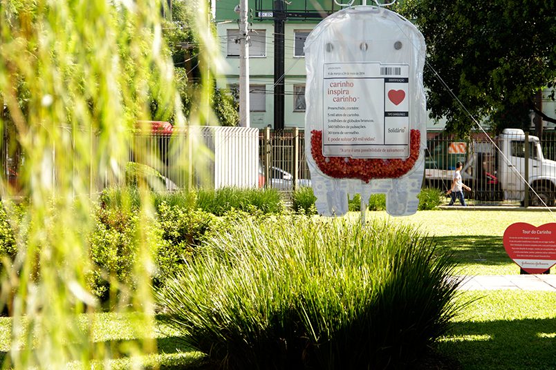Bolsas de sangue ativaram a maior campanha de doação de sangue do Brasil durante a Copa do Mundo.