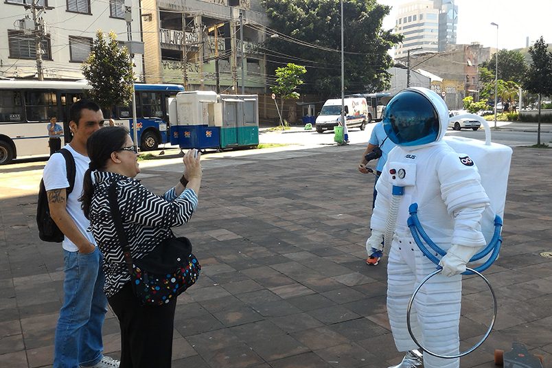 Lançamento do Zenfone 2 teve uma ação inesperada com astronautas invadindo o cotidiano de São Paulo.
