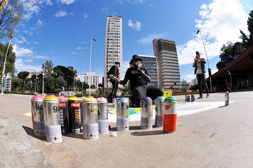 São Paulo foi tomada por uma exposição de grafite com mais de 90 pinturas na praça Roosevelt.