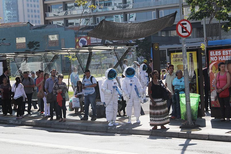 Lançamento do Zenfone 2 teve uma ação inesperada com astronautas invadindo o cotidiano de São Paulo.