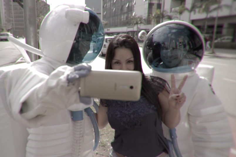 Lançamento do Zenfone 2 teve uma ação inesperada com astronautas invadindo o cotidiano de São Paulo.