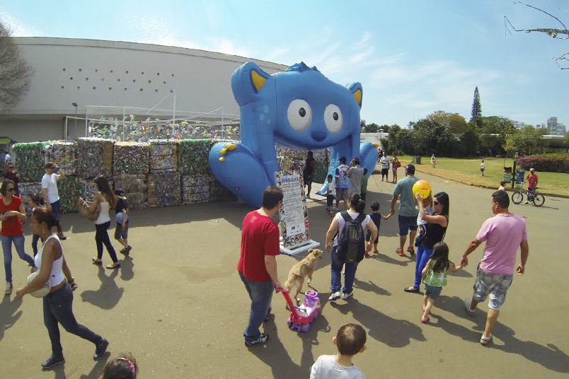 Expansão do programa de reciclagem do grupo Carrefour contou com obra interativa e lúdica.