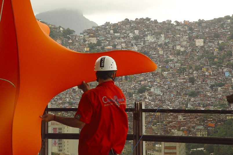 Intervenção urbana realizada no icônico Hotel Nacional do Rio de Janeiro, na praia de São Conrado.