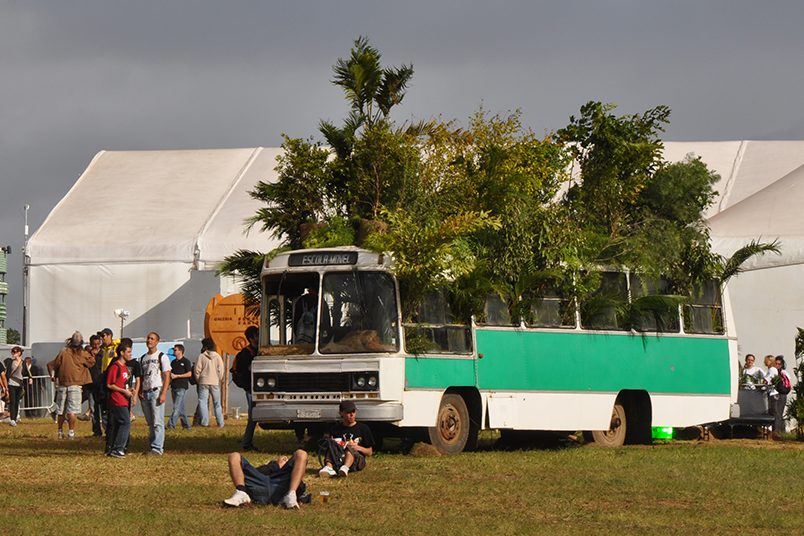 O festival SWU teve a participação da ATTACK no planejamento e produção das instalações artísticas.