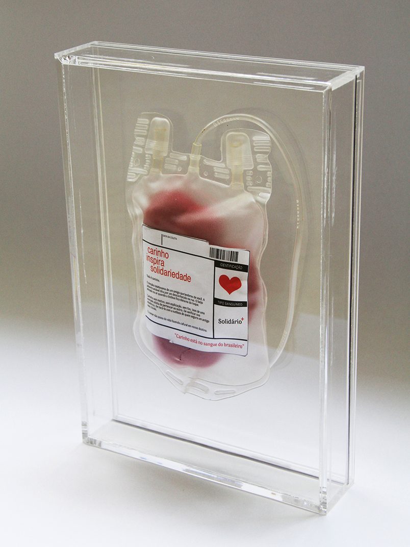 Bolsas de sangue ativaram a maior campanha de doação de sangue do Brasil durante a Copa do Mundo.