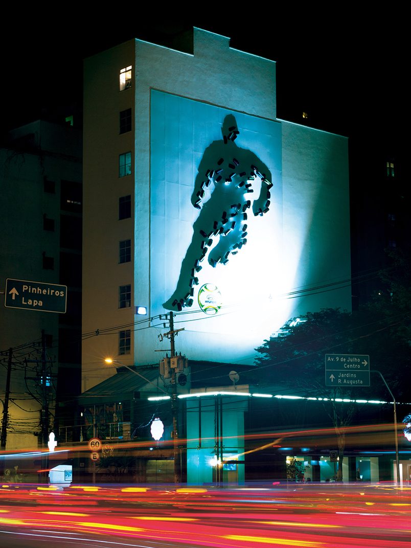 O artista Eduardo Srur prestou consultoria na maior intervenção urbana Shadow Art do mundo.